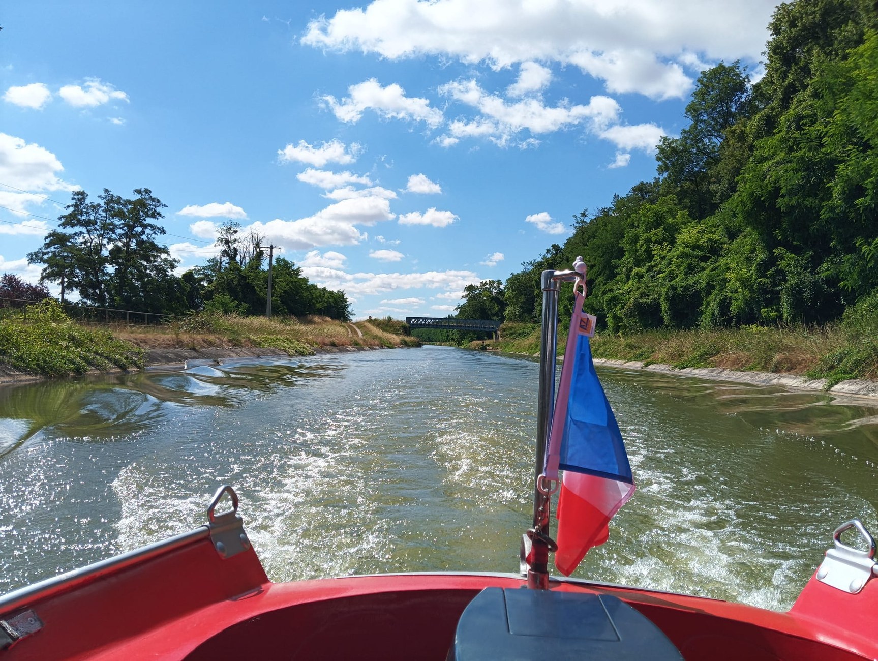 Vue depuis LOLITA sur le canal latéral à la Loire